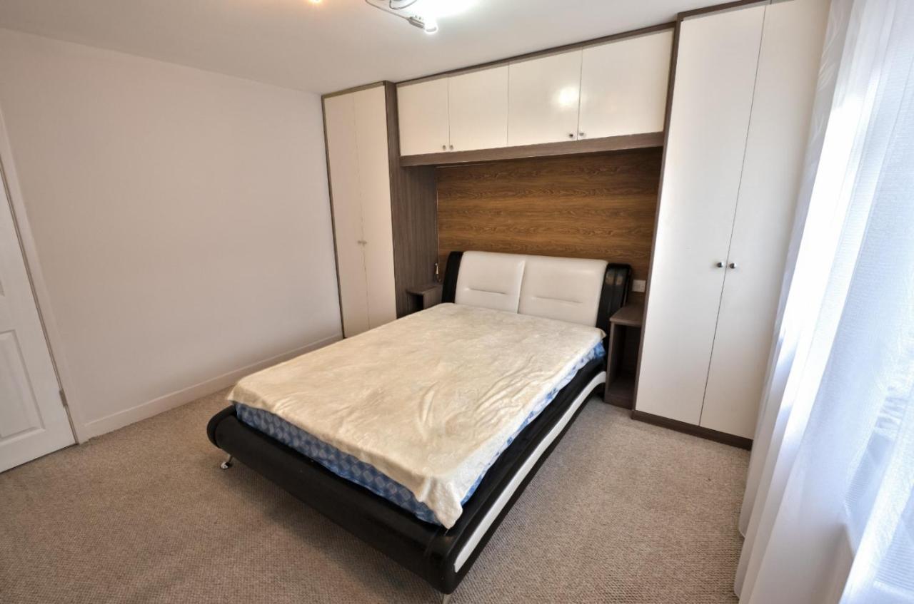 Immaculate 2-Bed Apartment In Isleworth By River Exteriér fotografie