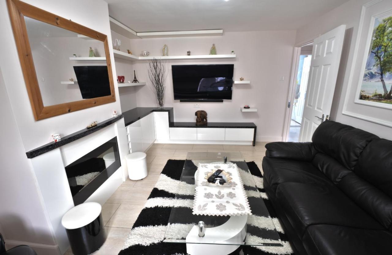 Immaculate 2-Bed Apartment In Isleworth By River Exteriér fotografie