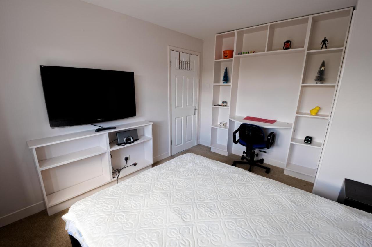 Immaculate 2-Bed Apartment In Isleworth By River Exteriér fotografie